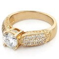 Золотое кольцо с муассанитом и бриллиантами весом 1.4 карата желтое / белое золото