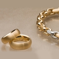Кольца типа XXL и колье с двумя звеньями белого золота, 750, обрамленными бриллиантами.